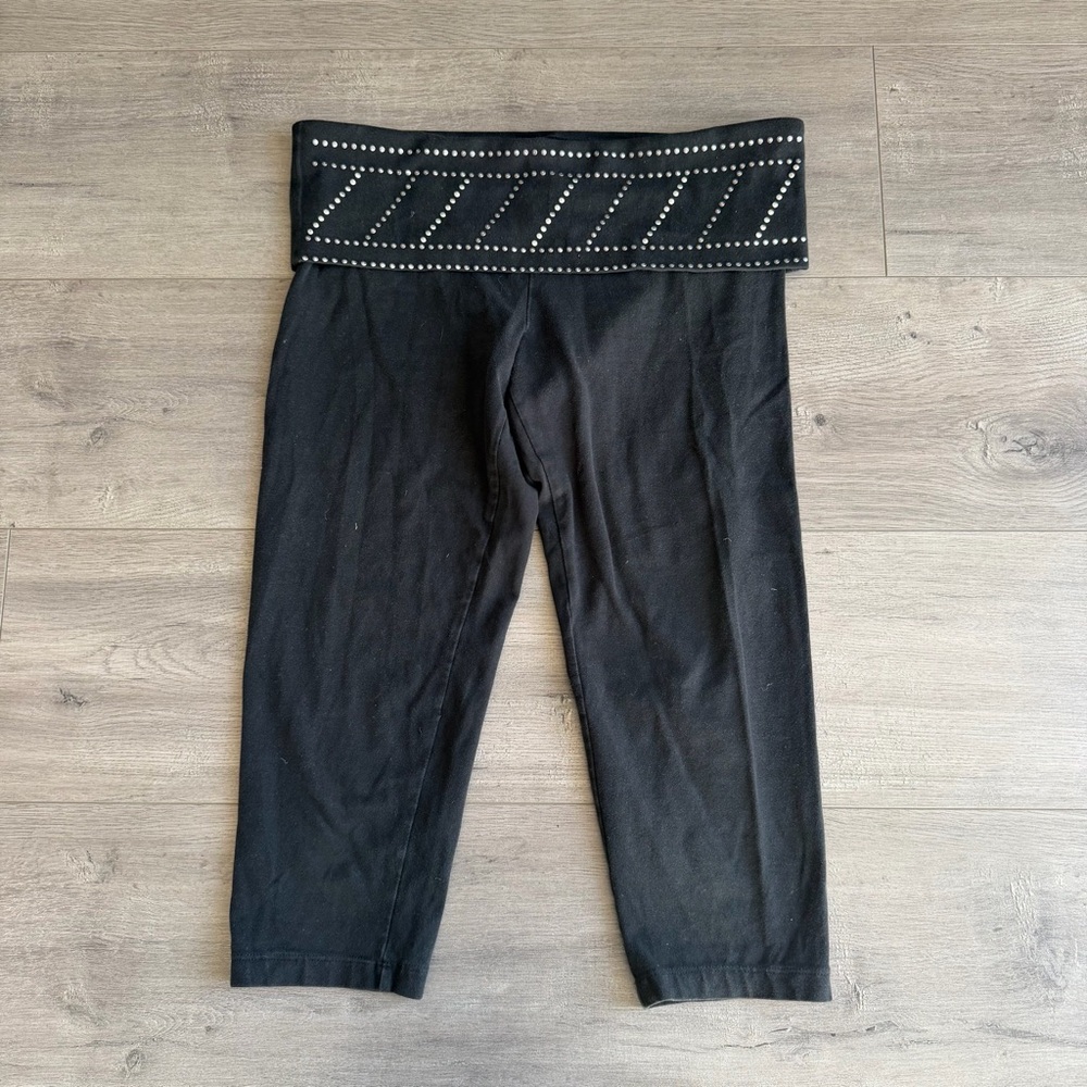Victorias Secret black embellished waistband crop legging - size medium